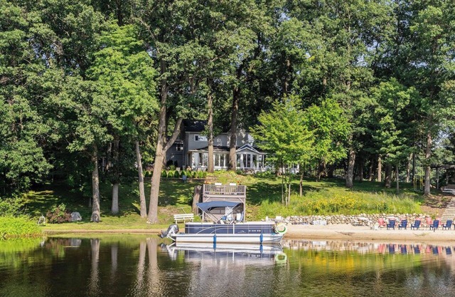 Stunning Luxury Estate on the Lake Sleeps 20+