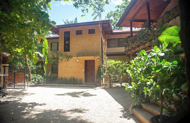 Nueva casa de lujo a solo unos pasos del surf con piscina y wifi