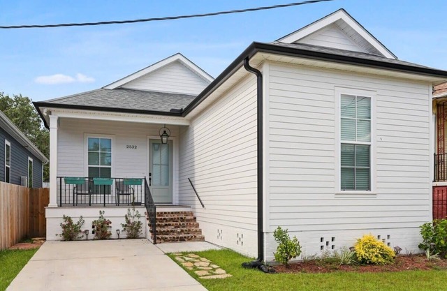Stunning Luxury Home 2 Blocks From Streetcar!