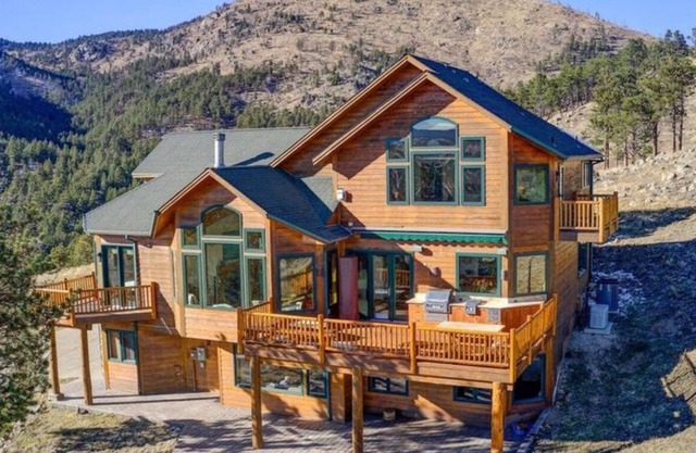 Stunning Luxury Mountain Getaway 15 mins from Boulder w/ Incredible Views