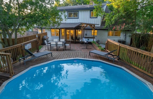 Stunning Modern Dream Home w Pool, Grill, Foosball