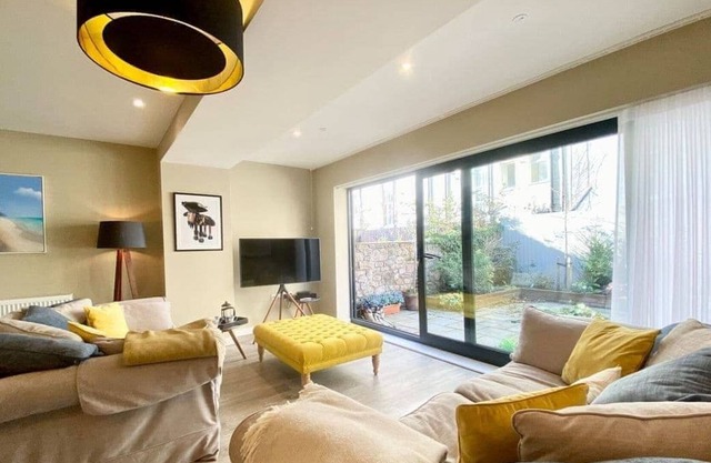 Stunning modern mews house in Clifton