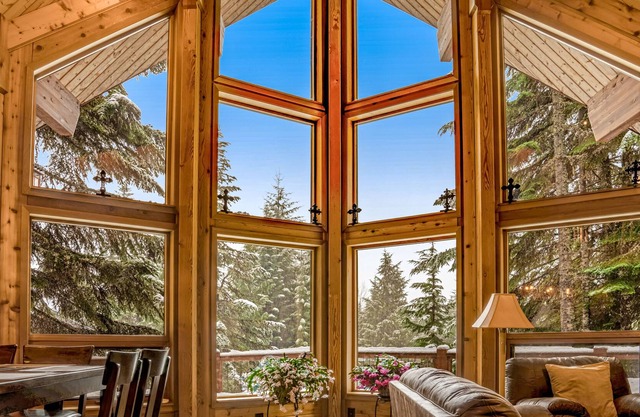 Stunning mountain retreat near skiing & lake w/ free WiFi, spacious deck, & more