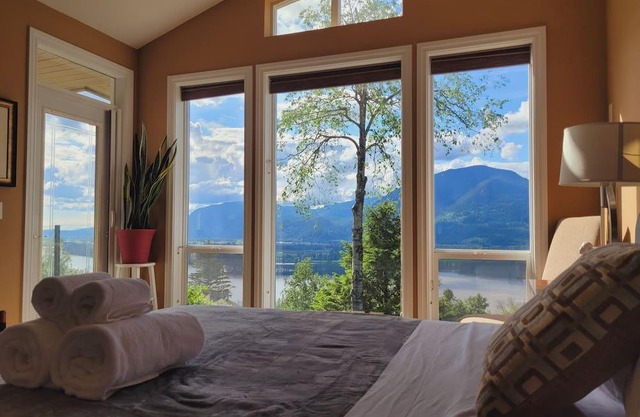 Stunning Mountain Home - Amazing Views & Hot Tub