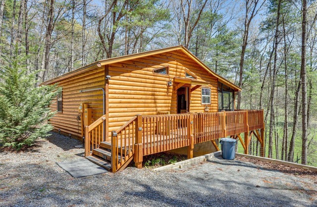 Stunning Murphy Cabin - 5 Mi to Cherokee Lake!