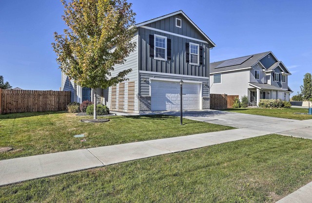 Stunning Nampa Home Nearby Park w/ Fire Pit!