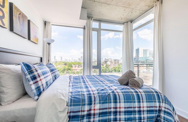 ¡Impresionante suite 1BR en Trendy Queen West!