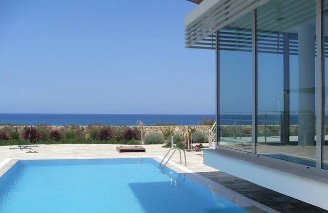 Impresionante nuevo Hi Spec Glass con fachada Villa Zero to the Sea