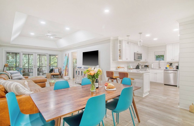 Stunning new Night Heron home, great location!