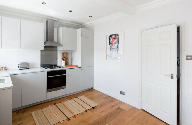 Stunning Notting Hill Home on Tree-Lined Street