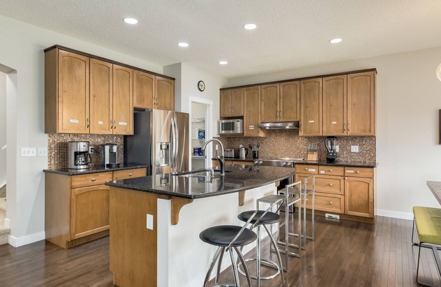 Impresionante oasis en el exclusivo Aspen Woods, cerca de COP y el centro