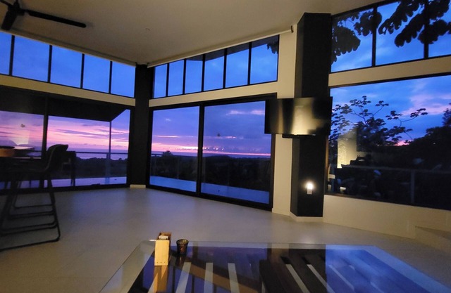 Stunning Ocean Views! 5 Minutes to Dominical. Private Pool and Sun Deck. Wow!