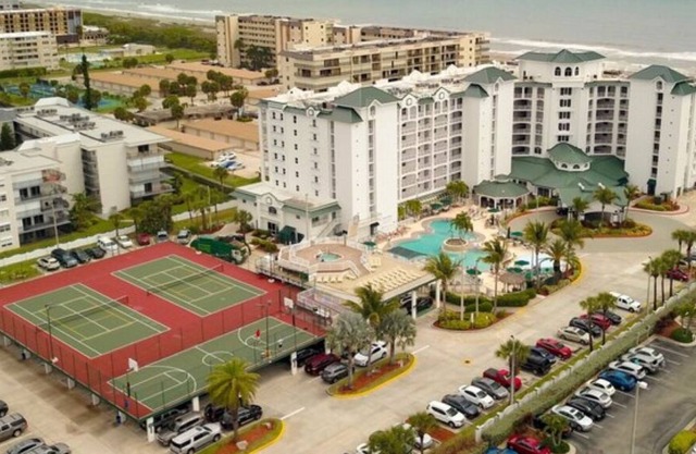 Stunning Ocean-Front Beach Resort with amazing amenities!
