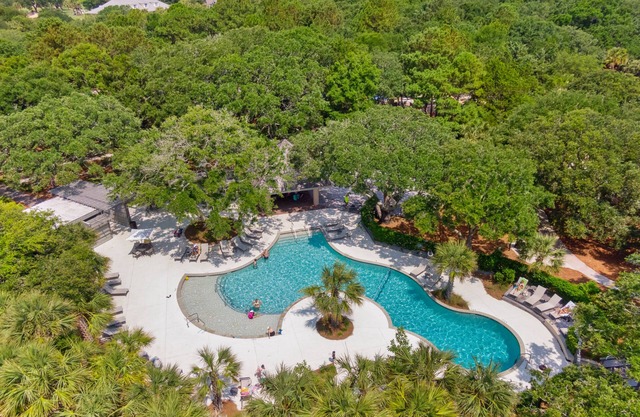 Stunning Ocean Views, Renovated Luxury Condo, Complex Pool