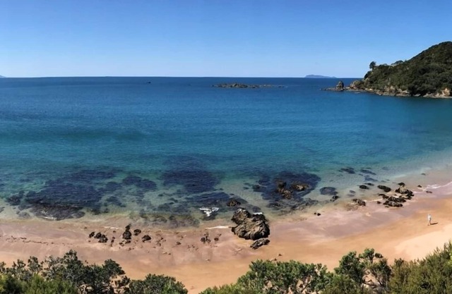 Impresionantes vistas al mar, joya escondida cerca de la playa. Muy privado y tranquilo.