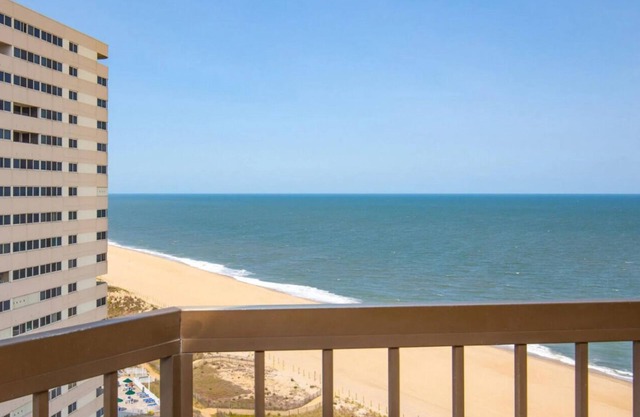 Stunning Ocean View Stay w/ Balcony | Outdoor Pool Access | Beach Getaway