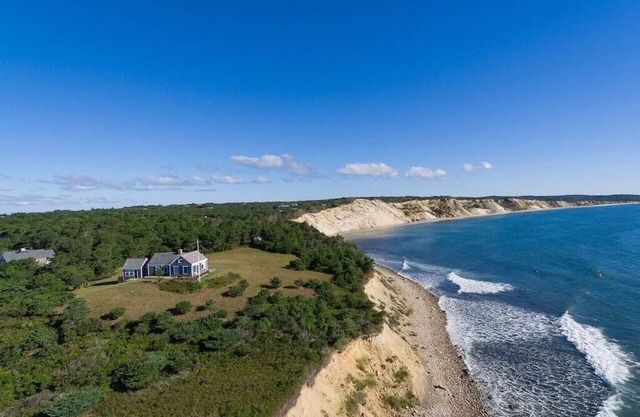 Stunning Oceanfront Home in Chilmark. 2 minutes to the beach.