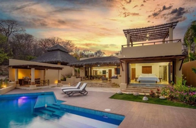 Stunning Oceanfront Luxury Villa