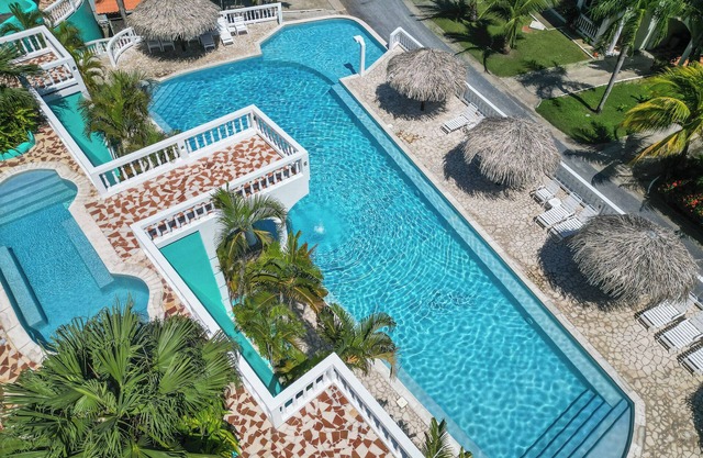 Stunning Oceanview Condo w/ Pool Access Sunset Villas, West End, Roatan Rental