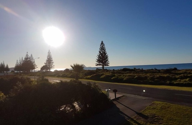 Impresionantes vistas al mar de Ohope desde una casa espaciosa