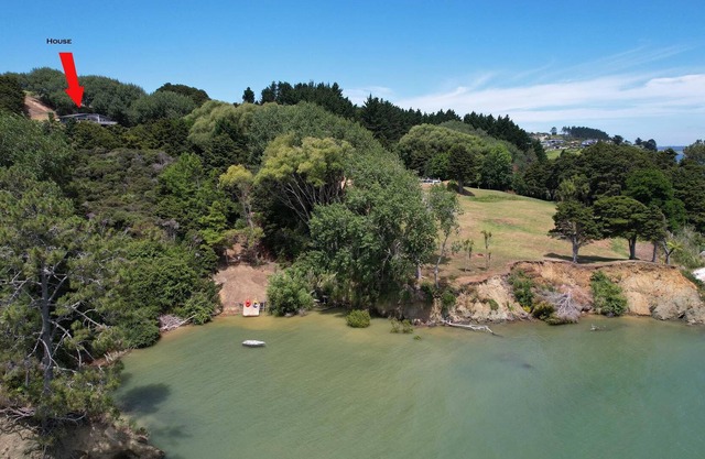 Stunning Pahi Retreat with private water access