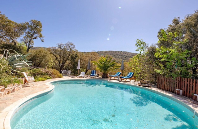 Casa de vacaciones privada con WIFI, piscina privada, TV, terraza, vista panorámica, aparcamiento