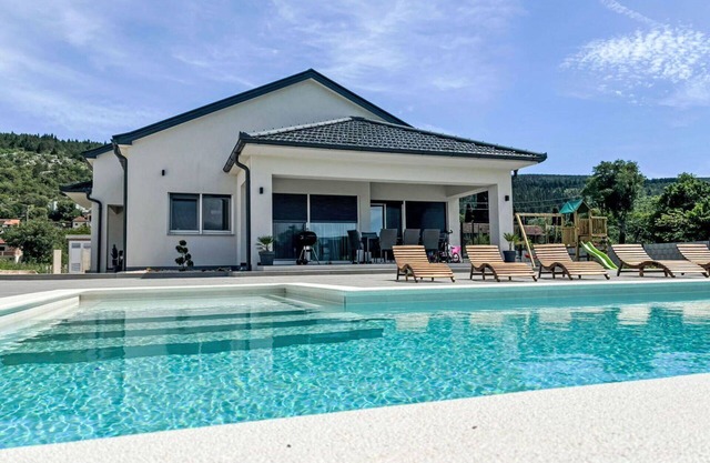 Casa de vacaciones privada con WIFI, piscina privada, A/C, TV, terraza, vista panorámica