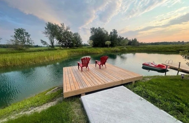 Stunning Private Cottage with beautiful Pond On 20 Acre Property
