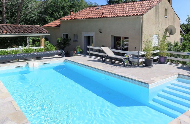Casa de vacaciones privada con piscina privada, WIFI, TV, terraza, mascotas permitida, aparcamiento