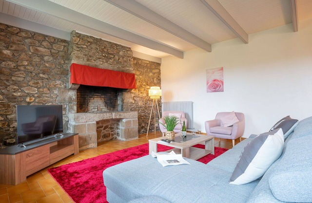 Estupenda casa de vacaciones privada para 6 personas con WIFI, TV, mascotas permitida y aparcamiento