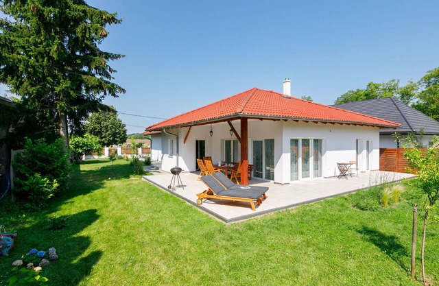Preciosa casa de vacaciones privada para 8 personas con WIFI, A/C, TV, terraza y aparcamiento