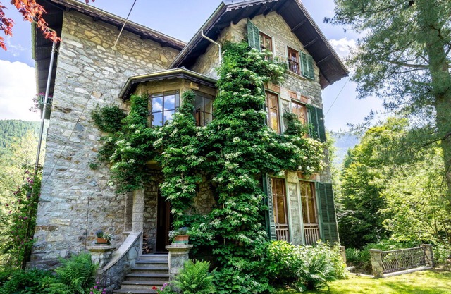 Maravillosa casa de vacaciones privada con WIFI, TV, patio, mascotas permitida y aparcamiento
