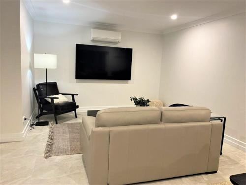 Stunning private unit with pool hosted by Homestayz