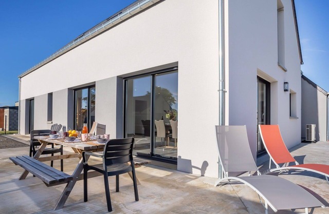 Preciosa casa de vacaciones privada con WIFI, TV, terraza, mascotas permitida y aparcamiento