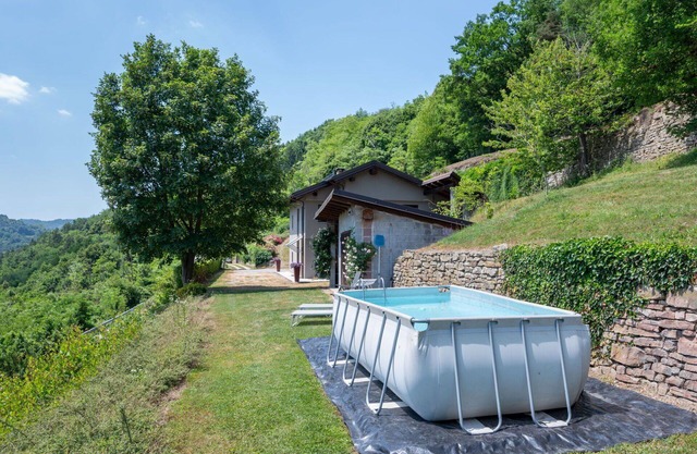 Casa de vacaciones privada con WIFI, piscina privada, TV, patio, mascotas permitida, aparcamiento