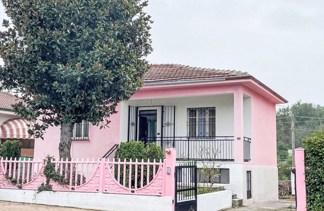 Casa de vacaciones privada con piscina privada, WIFI, patio, mascotas permitida, aparcamiento