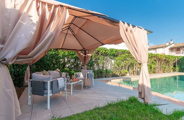 Estupenda casa de vacaciones privada con jacuzzi, WIFI, piscina privada, TV, patio y aparcamiento