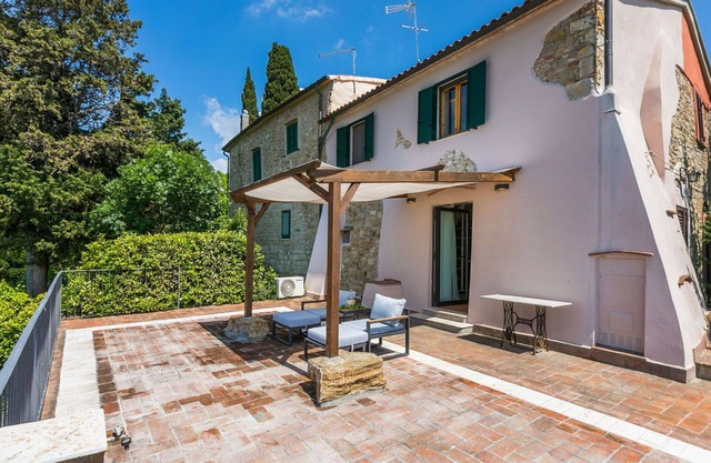 Preciosa casa de vacaciones privada con WIFI, A/C, TV, patio, vista panorámica, aparcamiento