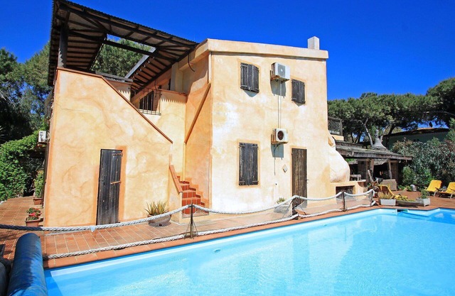 Preciosa casa de vacaciones privada con WIFI, piscina privada, A/C, TV, patio, aparcamiento