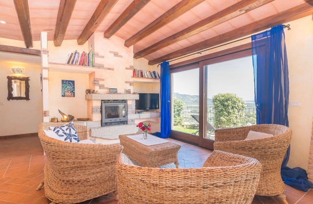 Preciosa casa de vacaciones privada con TV, terraza, mascotas permitida y aparcamiento