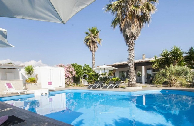 Preciosa casa de vacaciones privada con piscina privada, WIFI, A/C, TV, patio y mascotas permitida