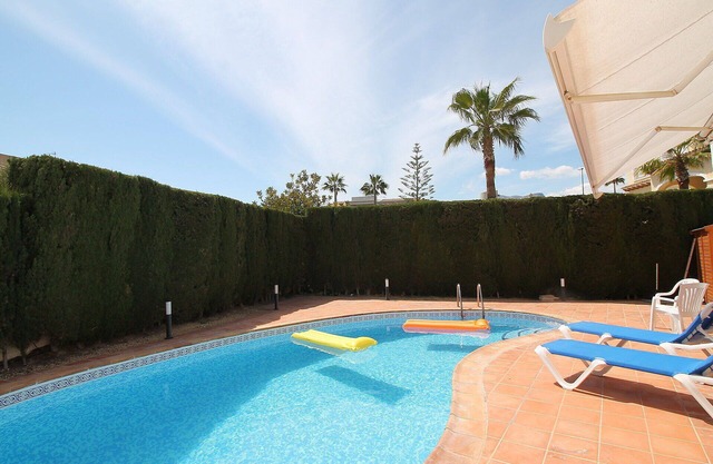 Estupenda casa de vacaciones privada con piscina privada, A/C, WIFI, TV, patio y aparcamiento