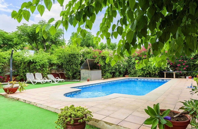 Maravillosa casa de vacaciones privada para 4 personas con WIFI, piscina, TV, terraza y aparcamiento