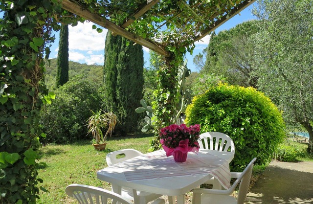 Preciosa casa de vacaciones privada para 4 personas con TV, patio, mascotas permitida y aparcamiento