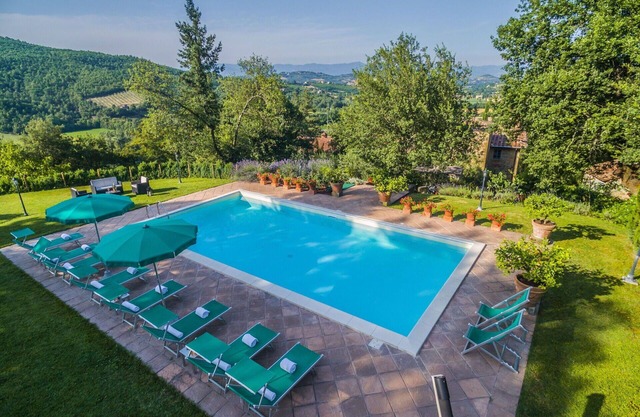 Casa de vacaciones privada con bañera de hidromasaje, WIFI, piscina privada, A/C, TV, patio