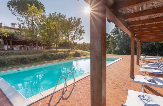 Casa de vacaciones privada con WIFI, piscina privada, TV, patio, vista panorámica, aparcamiento