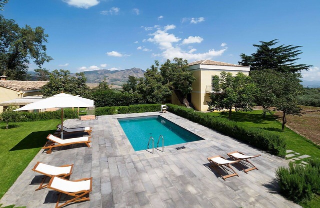 Casa de vacaciones privada con WIFI, piscina privada, TV, terraza, mascotas permitida, aparcamiento