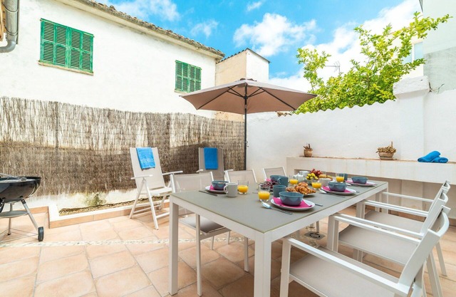 Maravillosa casa de vacaciones privada para 6 personas con WIFI, A/C, TV, patio y aparcamiento