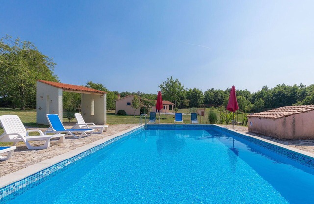 Casa de vacaciones privada con piscina privada, WIFI, TV, patio, mascotas permitida, aparcamiento