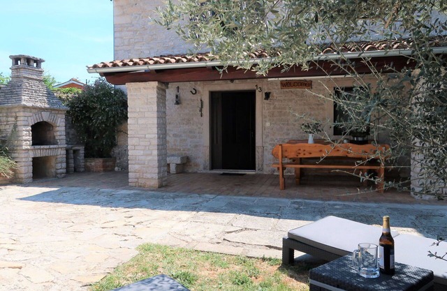 Preciosa casa de vacaciones privada con A/C, WIFI, TV, terraza, mascotas permitida y aparcamiento